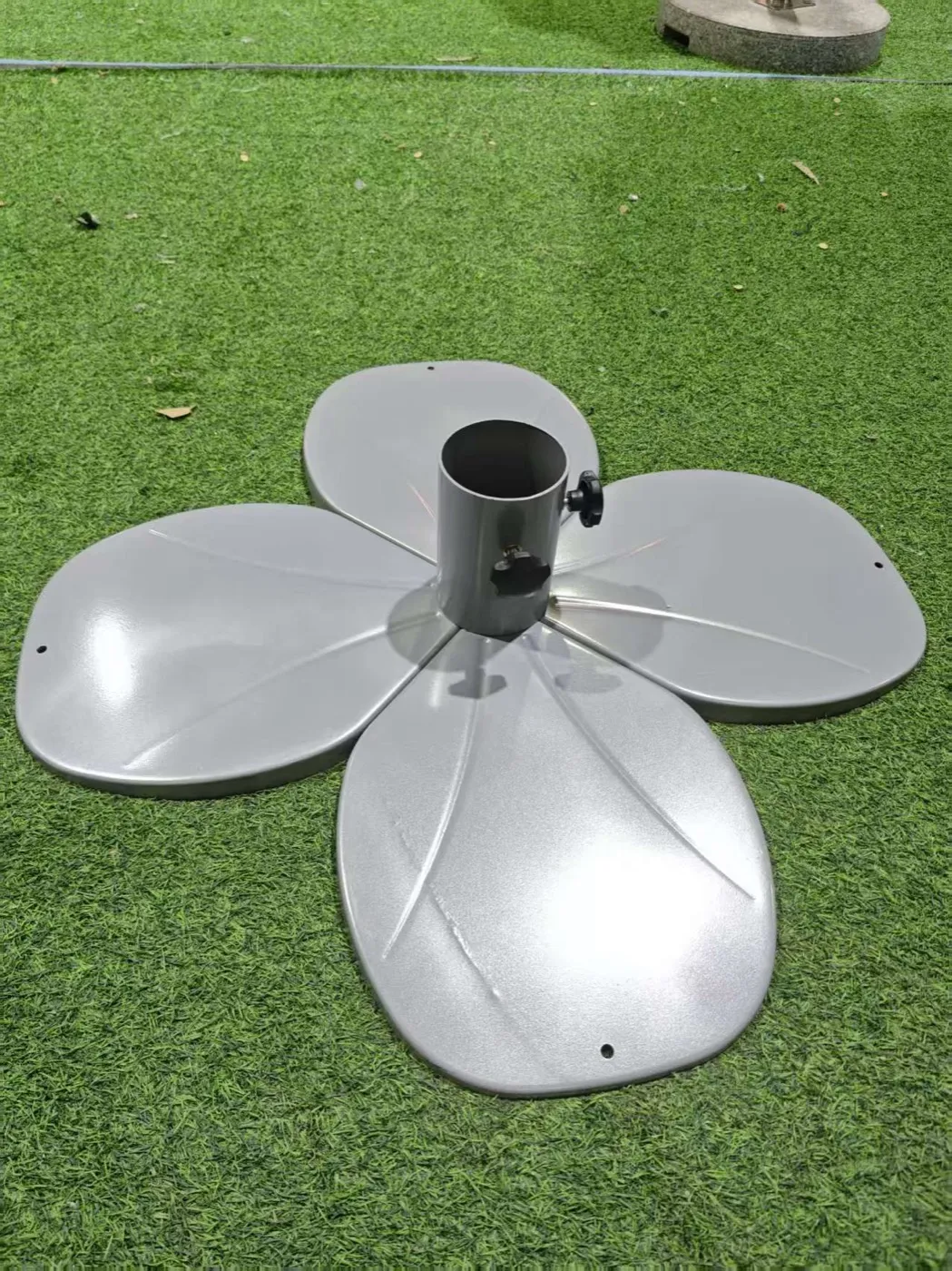 The five-petal base